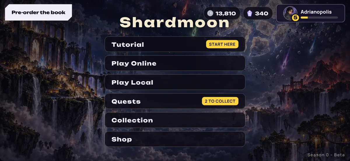 Hauptmenü mit Tutorial, Online spielen, Quests, Sammlung und Shop.
